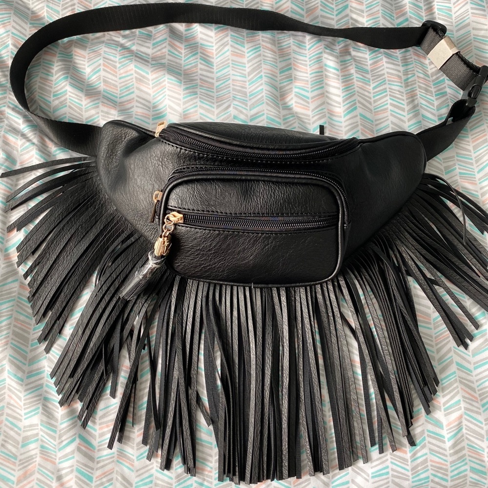 Black Fanny Pack( vegan leather ) 🖤
